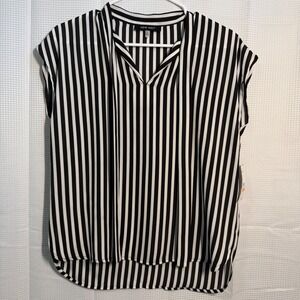 NWT Nine West Womens Striped V Neck Sleeveless Blouse Top Black White Size S